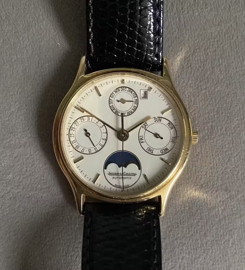 I bought this Jaeger LeCoultre Perpetual Calendar at a generalist auction. You'll notice that the year window (1 o'clock marker) looks mis-aligned